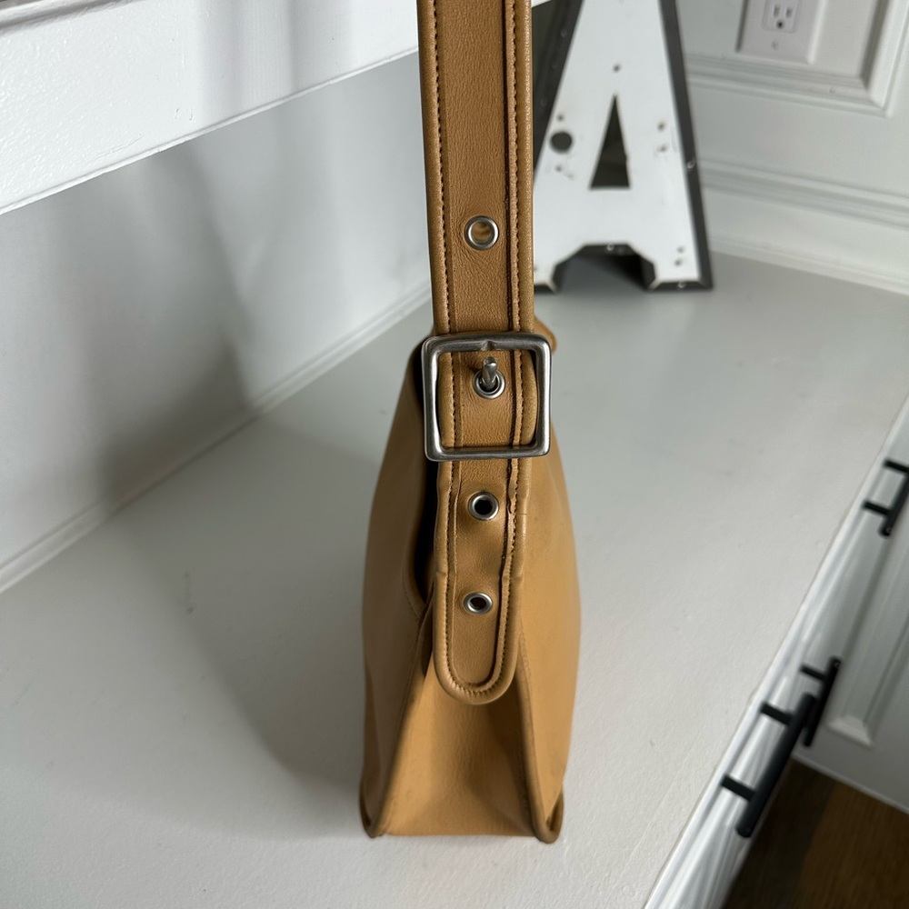 **SOLD**Vintage Coach 9966 Legacy Zip Camel Tan and Silver Nickel Hardware - Picture 10 of 16